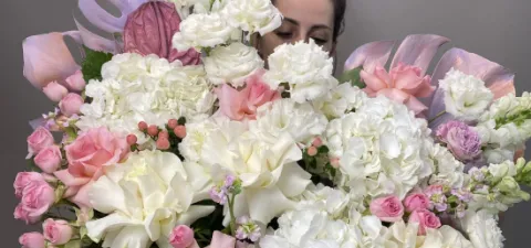 Тратить деньги на эмоции — полезно. Почему цветы лучше шоппинга?