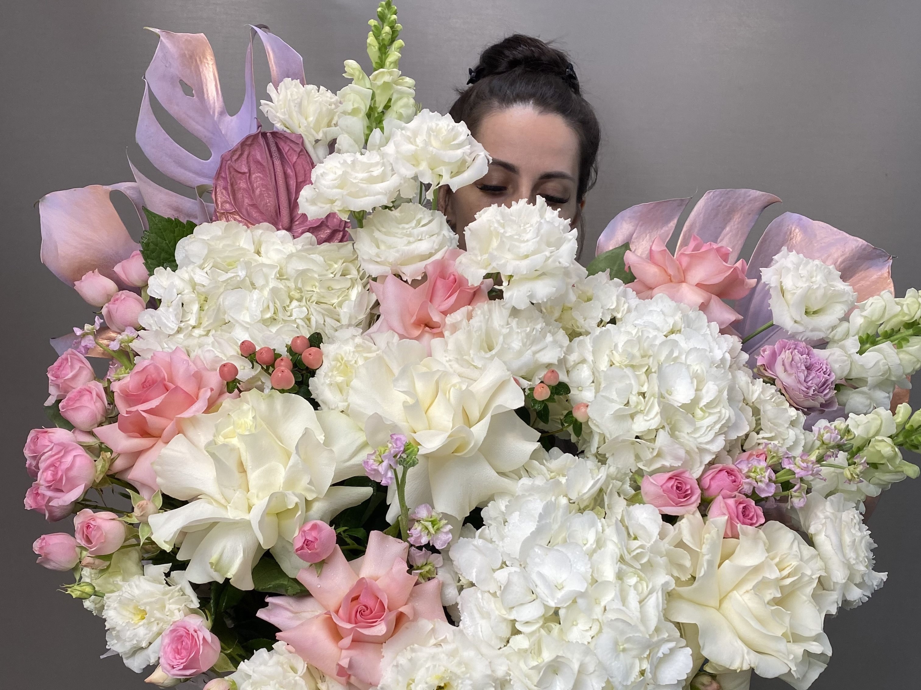 Тратить деньги на эмоции — полезно. Почему цветы лучше шоппинга?