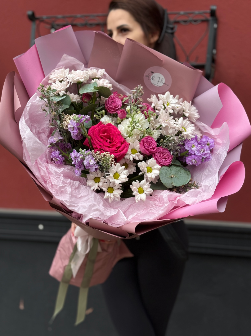 Сборный букет «Розовый Фантазер» от интернет-магазина цветов в 