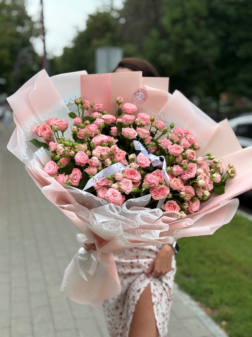 Букет из кустовых роз «Розовая Гавань» от интернет-магазина цветов в 