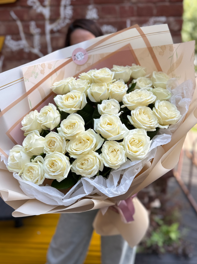 Букет из 27 Российских роз от интернет-магазина цветов в 