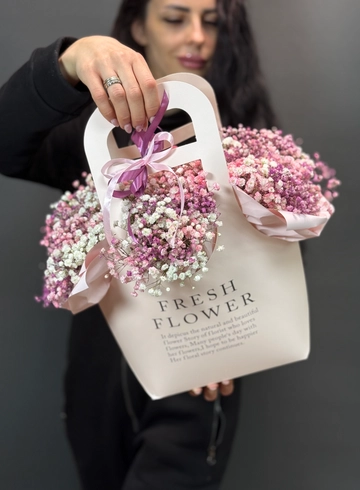 Сумочка с гипсофилой «Розовый Сновидец» от интернет-магазина цветов в 