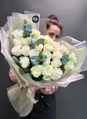 Эквадорская белая роза 23 шт от интернет-магазина цветов в 