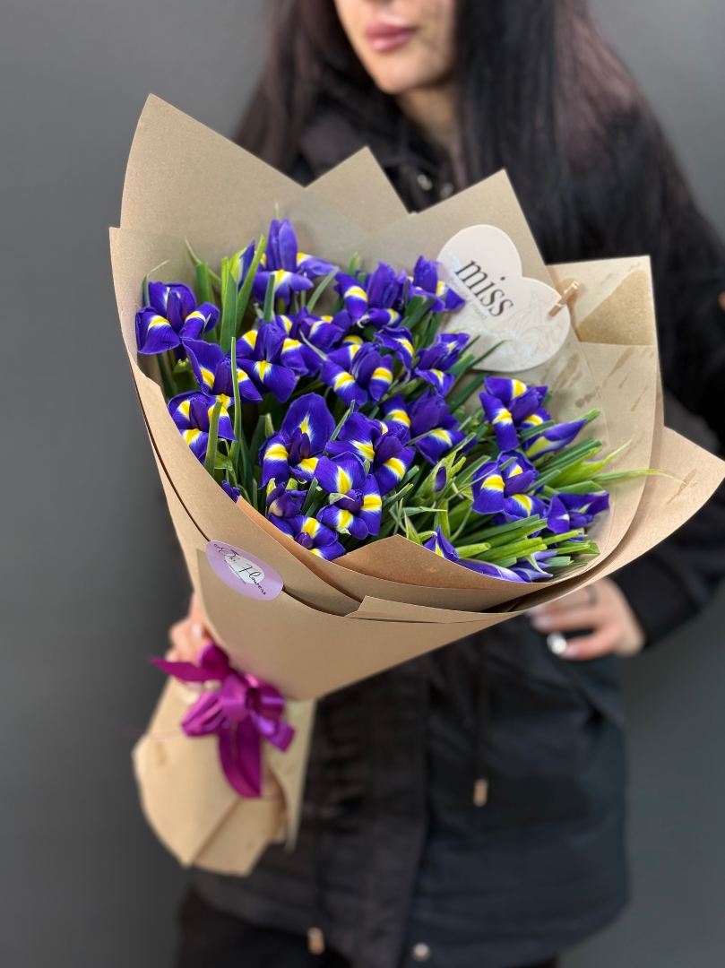 Букет из 29 ирисов от интернет-магазина цветов в 