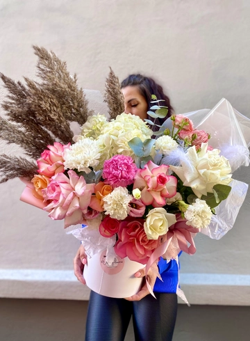 Цветы в коробке «Полевой Ветерок» от интернет-магазина цветов в 