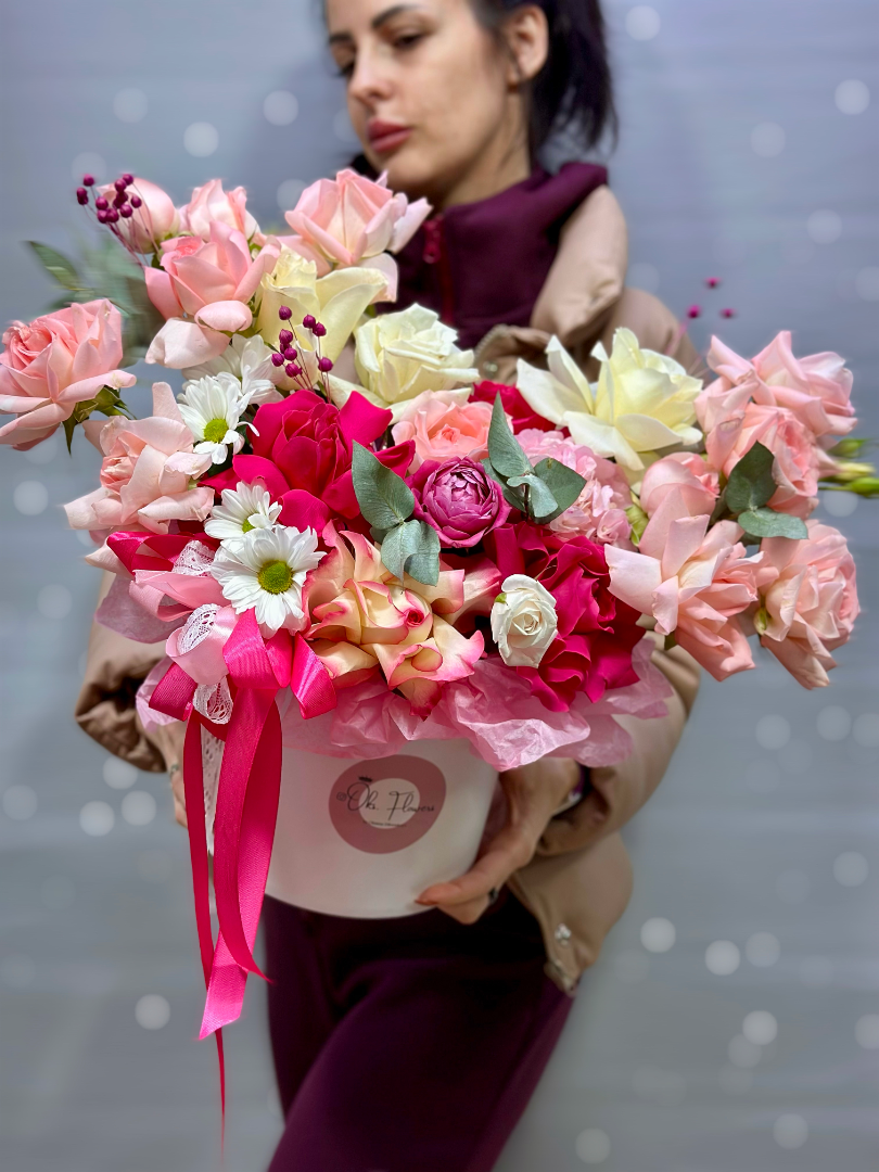 Коробка с цветами «Цветной Вихрь» от интернет-магазина цветов в 