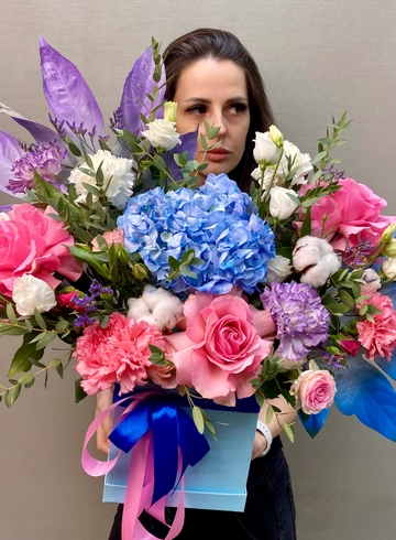 Композиция «Цветной Фейерверк» от интернет-магазина цветов в 