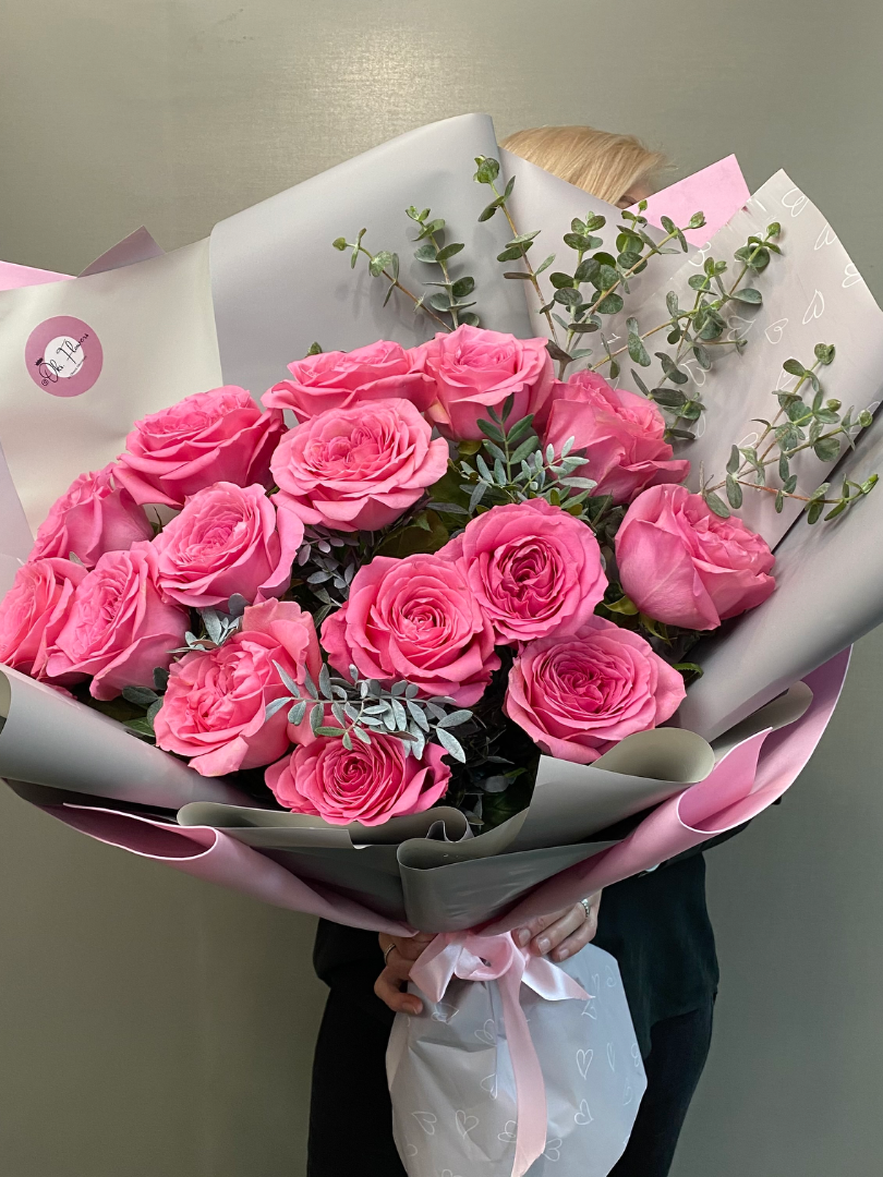Букет из 15 пионовидных нежно-розовых роз от интернет-магазина цветов в 