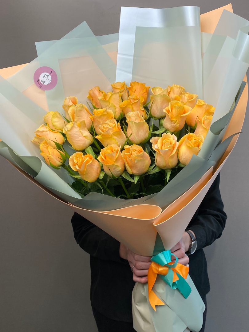 Букет из 25 жёлтых кенийских роз от интернет-магазина цветов в 