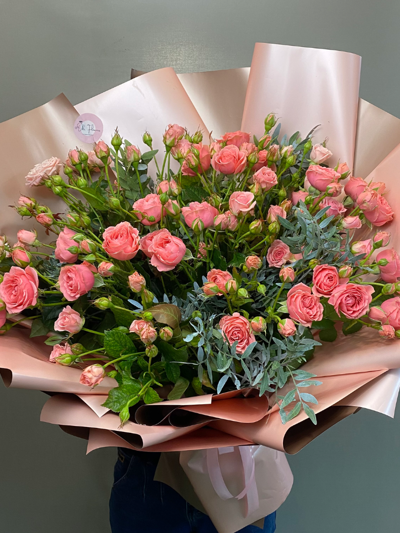 Букет из 11 кустовых роз «Дыхание весны» от интернет-магазина цветов в 