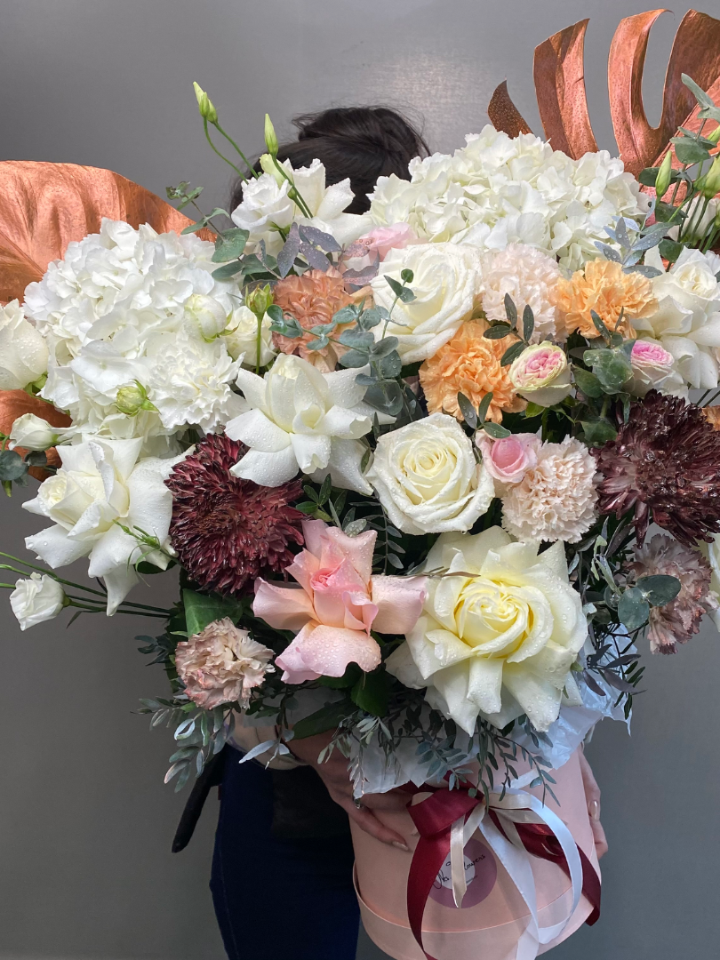 Объёмная композиция «Белое вдохновение» от интернет-магазина цветов в 