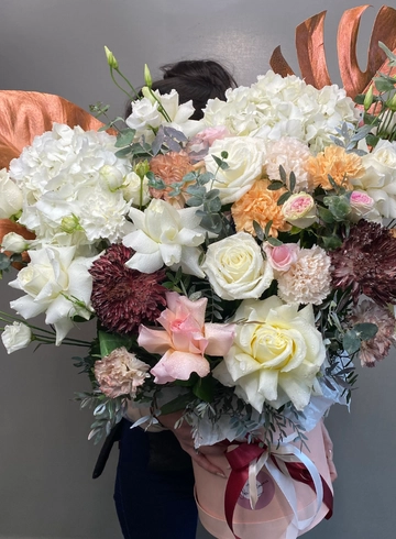 Объёмная композиция «Белое вдохновение» от интернет-магазина цветов в 