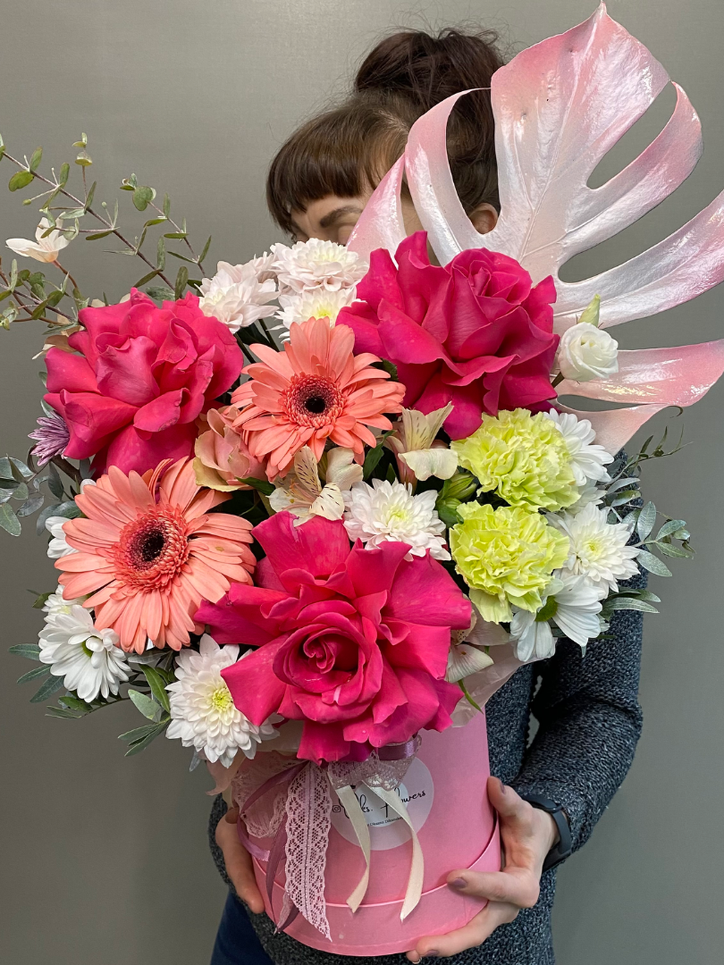 Коробка «Розовый микс» от интернет-магазина цветов в 