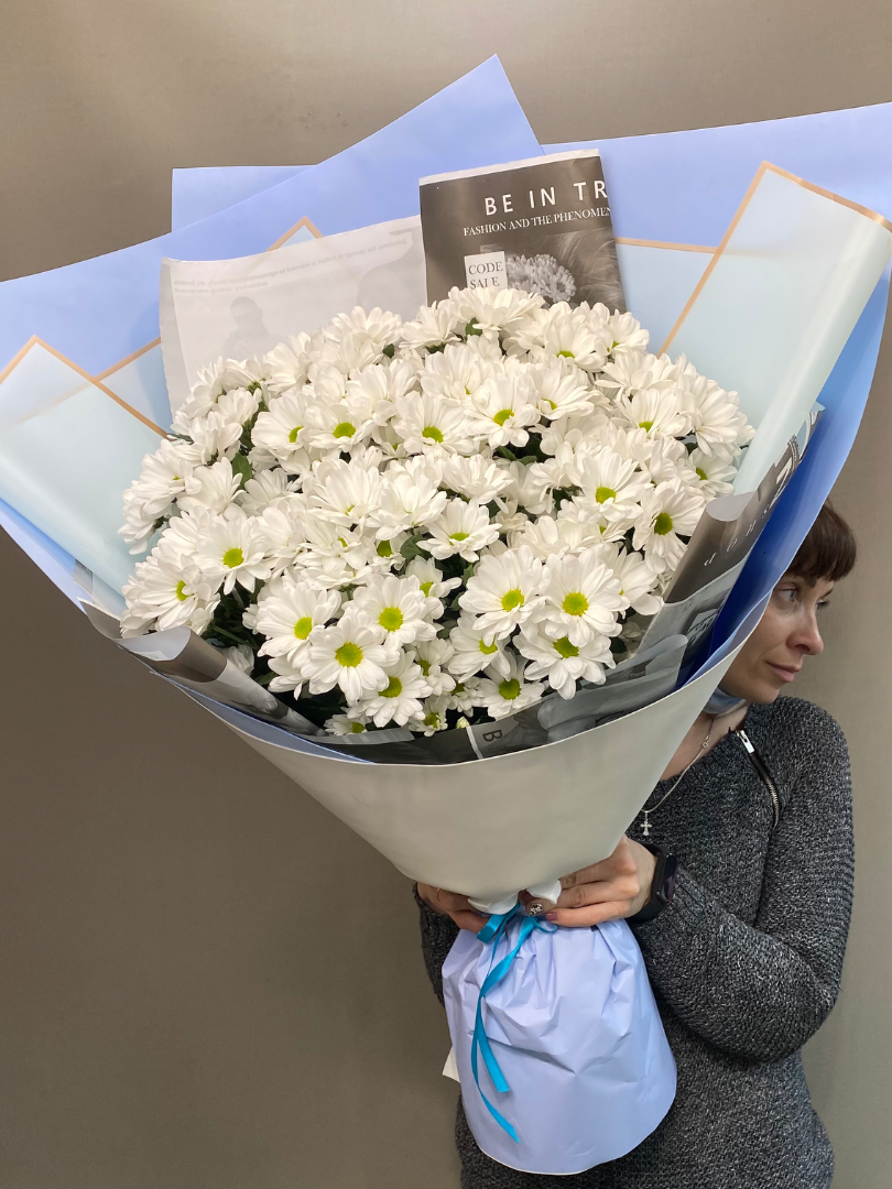 Букет из 15 белых хризантем «Белоснежное вдохновение» от интернет-магазина цветов в 