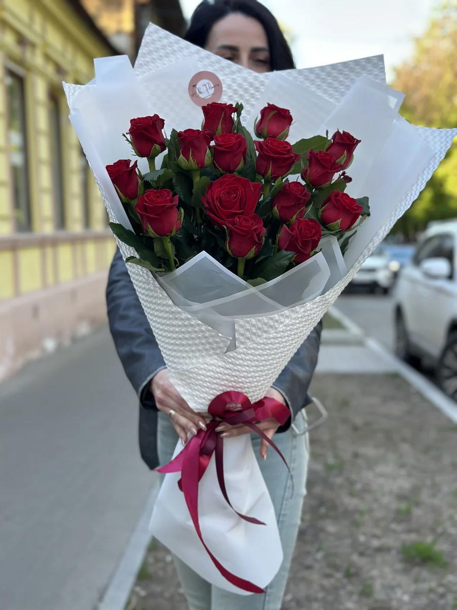 Букет из 15 красных роз