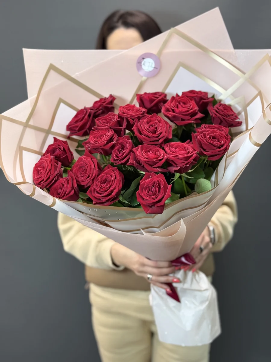 Букет из 21 бордовой розы